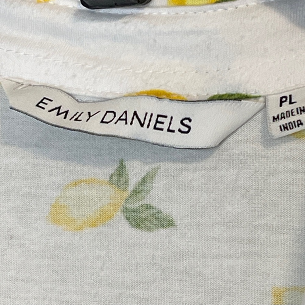 Emily Daniels Beautiful Short Sleeve Collared Lemon Print Blouse- Size PL - Picture 5 of 6